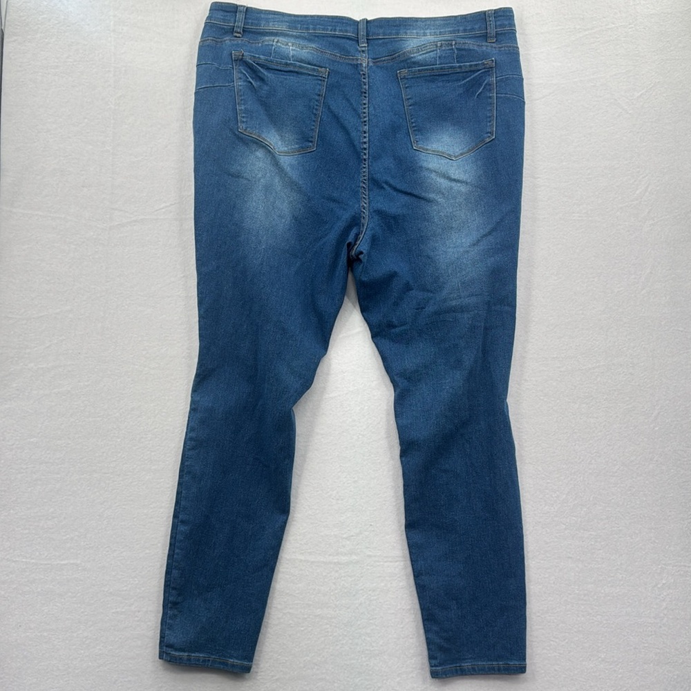 3For$20 Fashion Nova Ripped Style Tappered Blue Stretch Jeans size 3X - Picture 4 of 4